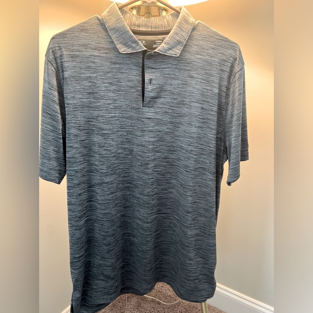 Men’s Oakley Hydrolux gray polo.